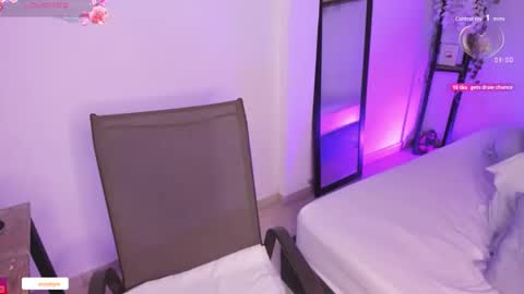 isabella online show from November 11, 2025, 6:52 pm