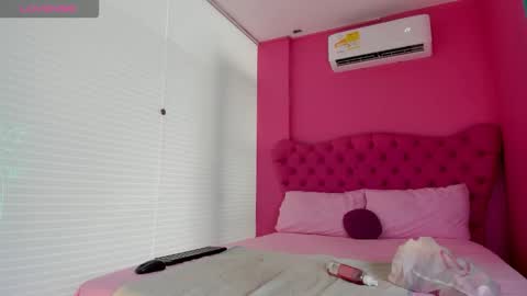 Isabella  online show from September 27, 2025, 6:46 pm