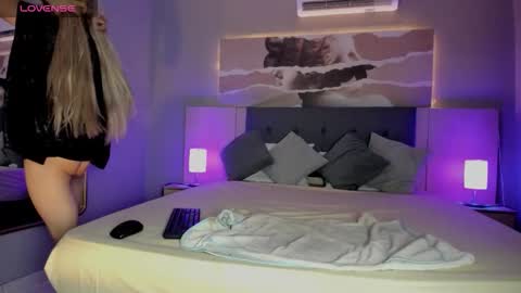 Isabella  online show from November 1, 2025, 7:05 pm