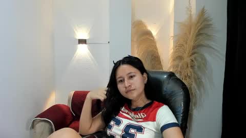 Isabella online show from May 6, 2026, 4:41 am