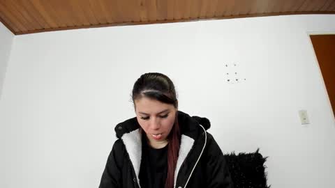 isabella_jaramillo online show from October 17, 2025, 12:19 pm