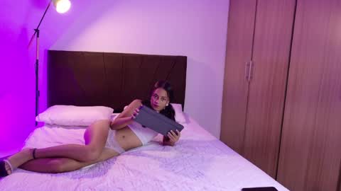 isabella santana online show from June 19, 2026, 7:28 pm
