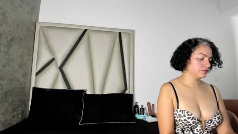 isabella_rosssi1 online show from September 26, 2025, 4:05 am