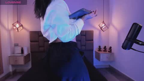 Isa  online show from October 12, 2025, 2:10 am