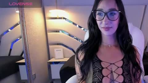 Isa  online show from December 21, 2025, 8:49 pm