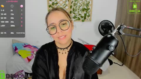 Isabella online show from November 5, 2025, 9:48 pm