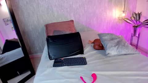 Snapshot of isabella_zc chatting on February 28, 2025, 4:20 pm isabella zc online show from February 28, 2025, 4:20 pm