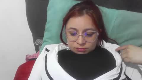 isabellaa_hills_ online show from October 21, 2025, 9:59 pm