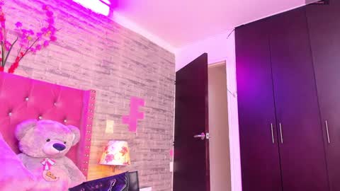    v online show from February 8, 2025, 7:38 pm