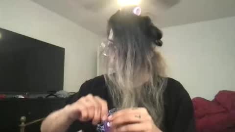 isabellaelizabeth online show from April 13, 2026, 8:14 pm