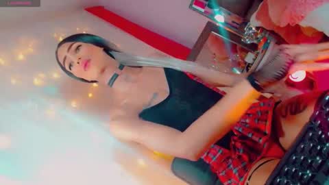 isabellagirs online show from November 29, 2025, 7:22 am