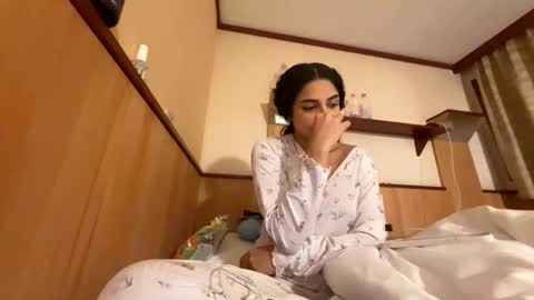 Isabella.. back again  online show from November 29, 2025, 9:40 pm