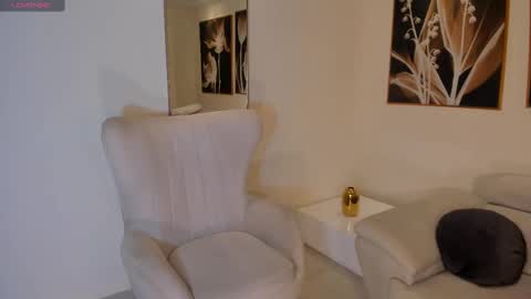Snapshot of isabellakroft chatting on February 27, 2025, 1:05 am Isabella Kroft online show from February 27, 2025, 1:05 am