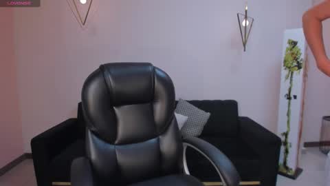 Snapshot of isabellakroft chatting on March 8, 2025, 12:20 pm Isabella Kroft online show from March 8, 2025, 12:20 pm