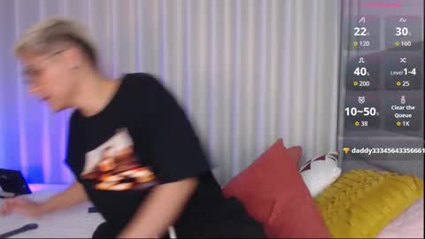 Isabella Mout  online show from November 22, 2025, 3:33 pm