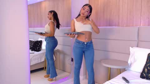 Snapshot of isabellaporcella_ chatting on November 4, 2025, 4:33 am Isa online show from November 4, 2025, 4:33 am