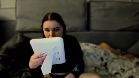 Isabella online show from September 18, 2025, 10:01 pm