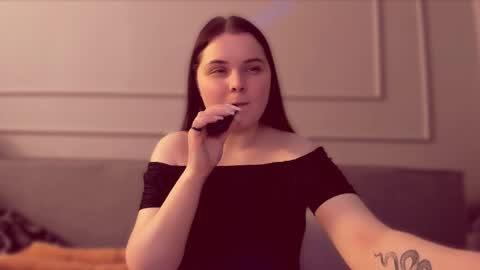 Isabella online show from October 17, 2025, 9:17 pm