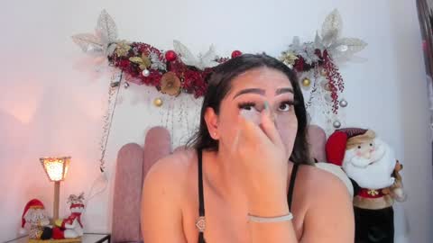 Snapshot of isabellas_smith chatting on December 5, 2024, 10:01 pm Martina IG martissmith01 online show from December 5, 2024, 10:01 pm