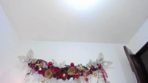 Snapshot of isabellas_smith chatting on December 6, 2024, 4:14 am Martina IG martissmith01 online show from December 6, 2024, 4:14 am