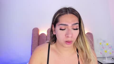 Snapshot of isabellas_smith chatting on February 1, 2025, 12:07 am Martina IG martissmith01 online show from February 1, 2025, 12:07 am