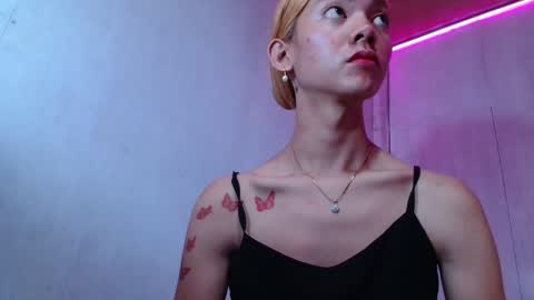 isabellatx online show from April 22, 2026, 11:28 pm