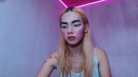 isabellatx online show from April 26, 2026, 5:49 am