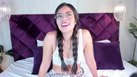 Isa  online show from September 17, 2025, 4:36 am