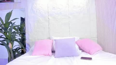 Isa  online show from December 5, 2025, 4:21 am