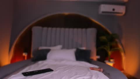 Isa  online show from February 12, 2026, 4:18 am