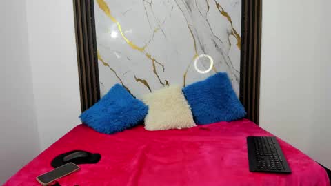 Isabella online show from September 19, 2025, 3:52 am