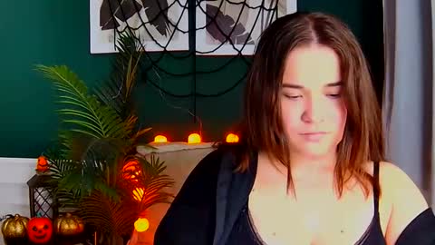 Isabell online show from October 22, 2025, 8:36 am