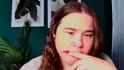 Isabell online show from November 5, 2025, 8:47 am