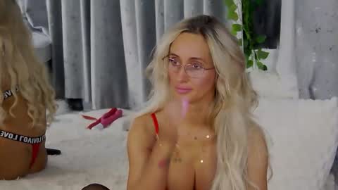 IsabelleEthan online show from November 14, 2025, 2:32 am