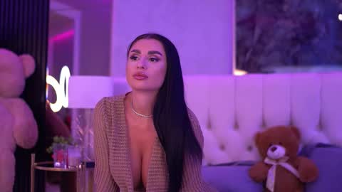 IsabelleHunt online show from September 10, 2025, 5:07 am