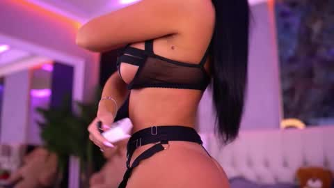 IsabelleHunt online show from September 19, 2025, 4:47 am