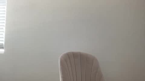 isabellekinsley online show from October 29, 2025, 10:00 pm