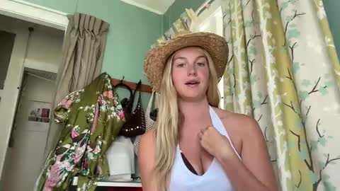 Snapshot of isabellesings chatting on January 8, 2026, 1:30 am isabellesings online show from January 8, 2026, 1:30 am