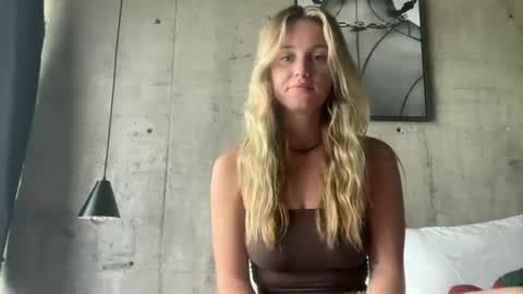 Snapshot of isabellesings chatting on February 15, 2026, 5:26 am isabellesings online show from February 15, 2026, 5:26 am