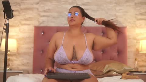 IsabellMendez online show from January 7, 2025, 11:24 pm