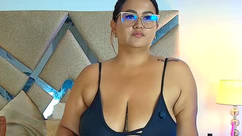 IsabellMendez online show from September 10, 2025, 6:52 pm