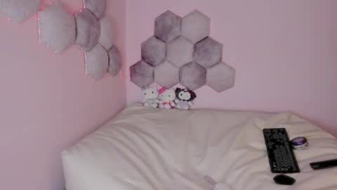 isabellmontt online show from April 9, 2026, 12:21 pm