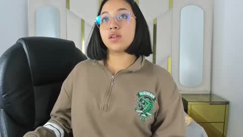 isabellrodriguez18 online show from November 12, 2025, 3:18 am