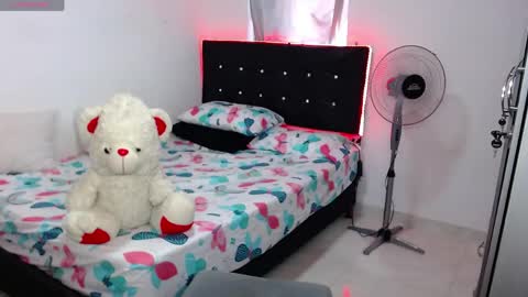 Snapshot of isadora_conde1_ chatting on May 27, 2026, 9:23 pm isadora online show from May 27, 2026, 9:23 pm