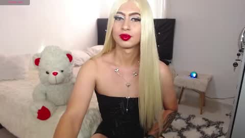isadora online show from July 12, 2026, 1:02 pm