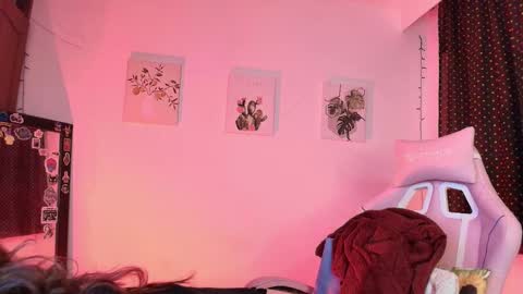 Isabella Ferrer online show from December 4, 2025, 4:22 am