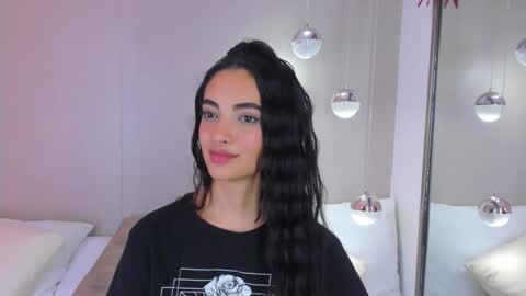 Isa Monroee  online show from December 4, 2024, 8:18 pm