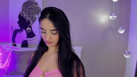 Isa Monroee  online show from February 4, 2025, 8:38 pm