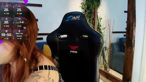 Snapshot of isamoon_ chatting on October 16, 2025, 1:01 pm Isa online show from October 16, 2025, 1:01 pm