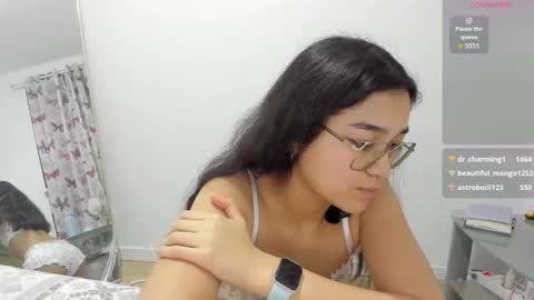 Isa Suarez online show from April 15, 2026, 8:09 pm